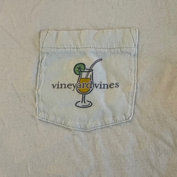 Vineyard Vines light blue Tee with Colorful Beach Graphic - Picture 3 of 5